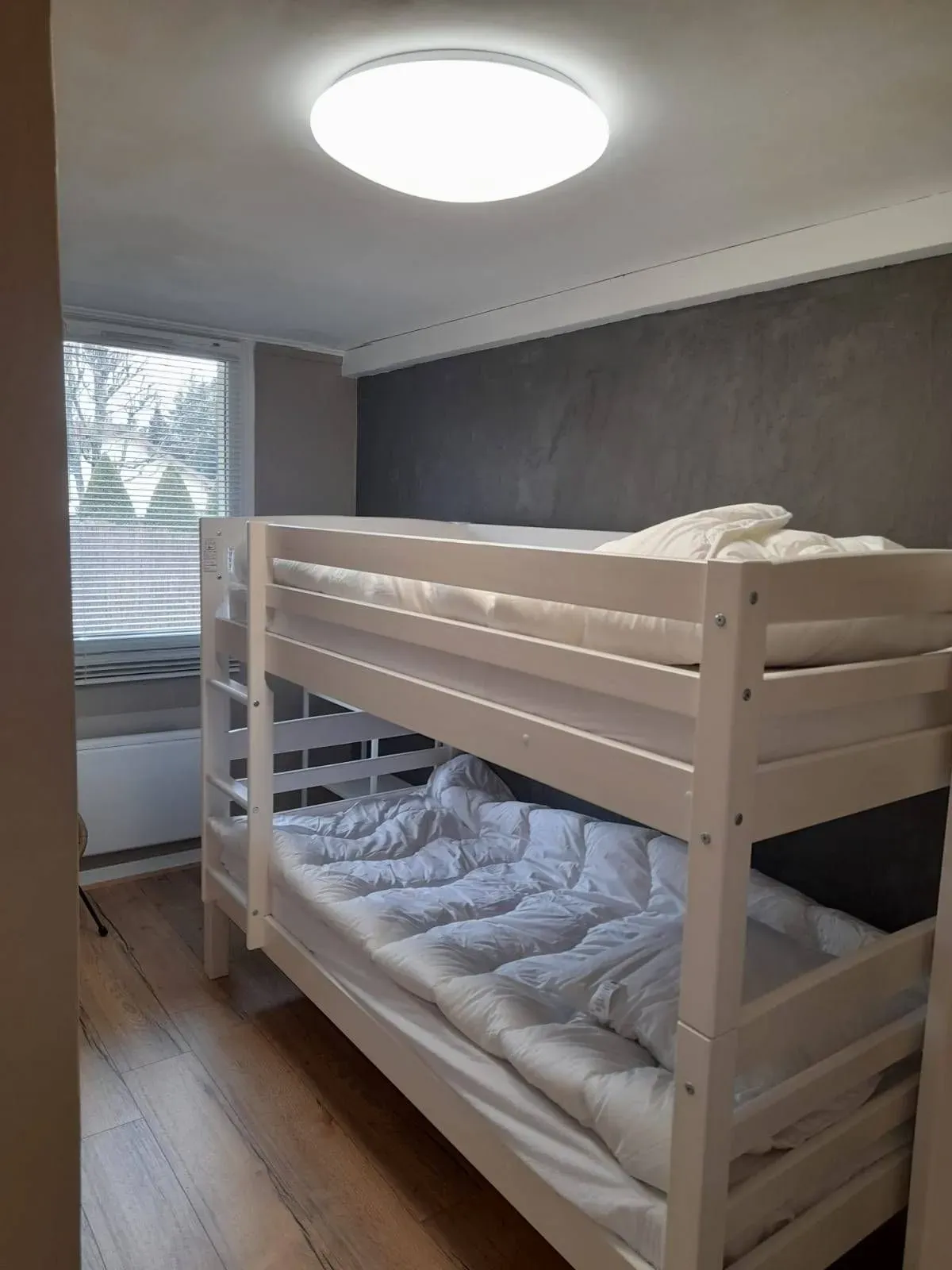 Chambre d'enfants avec lits superposés